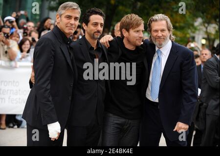 'George Clooney, Ewan McGregor e Jeff Bridges partecipano alla proiezione di ''The Men Who stare a Goats'' al 34esimo Festival Internazionale del Cinema di Toronto, in Canada, il 11 settembre 2009. Foto di Lionel Hahn/ABACAPRESS.COM' Foto Stock