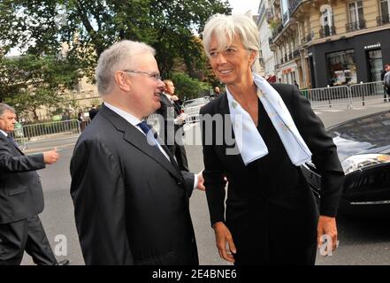 Il Ministro dell'Economia francese Christine Lagarde arriva all'Università della Sorbona a Parigi, in Francia, il 14 settembre 2009. Nicolas Sarkozy Sarkozy ha dichiarato che gli statistici dovrebbero trovare un modo per misurare il benessere generale della popolazione piuttosto che una semplice crescita economica. Parlando al lancio di un rapporto che ha commissionato all’economista Joseph Stiglitz, vincitore del Premio Nobel, Nicolas Sarkozy ha affermato che la Francia avrebbe pionierato la nuova tecnica ed esortato altri paesi a seguirne l’esempio. Foto di Christophe Guibbaud/ABACAPRESS.COM Foto Stock