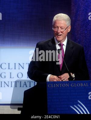 L'ex presidente americano Bill Clinton parla al quinto meeting annuale della Clinton Global Initiative (CGI), un evento annuale che riunisce leader globali provenienti da aziende, governo, università, scienza, religione e organizzazioni non governative, a New York City, NY, USA il 22 settembre 2009. Foto di Olivier Douliery/ABACAPRESS.COM Foto Stock