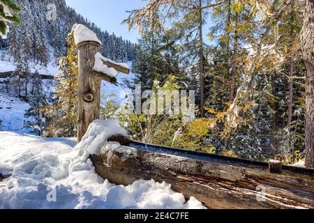 Il Grossglockner-Hochalpenstrassein Austria in una giornata di sole dopo un grande caduta di neve Foto Stock