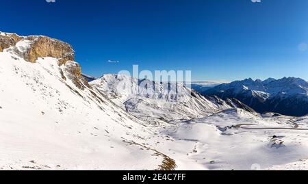 Il Grossglockner-Hochalpenstrassein Austria in una giornata di sole dopo un grande caduta di neve Foto Stock