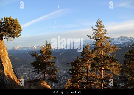 Vista dal Königsstand (1453 m) sul Kramer a Garmisch-Partenkirchen, alta Baviera, Baviera, Germania Alpi bavaresi, Werdenfelser Land, Karwendel Montagne, Karwendel Foto Stock