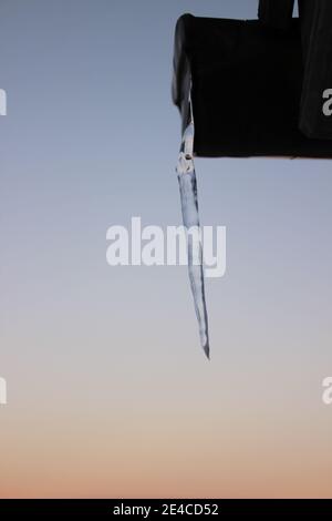 Escursione alla Hohen Kranzberg (1397 m), cicale su una grondaia all'alba, Germania, Baviera, alta Baviera, Werdenfelser Land, Alpi bavaresi, Mittenwald, Alpi Karwendel Foto Stock