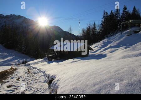 Escursione alla Hohen Kranzberg (1397 m), alba, Germania, Baviera, alta Baviera, Werdenfelser Land, Alpi bavaresi, Mittenwald, Alpi Karwendel Foto Stock