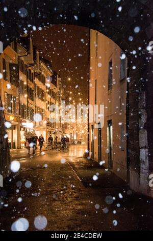 Soletta di Natale con nevicata Foto Stock