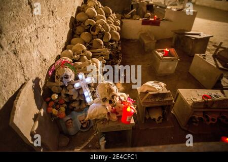 Cimitero sotterraneo di Napoli, cimiterio delle fontanelle Foto Stock