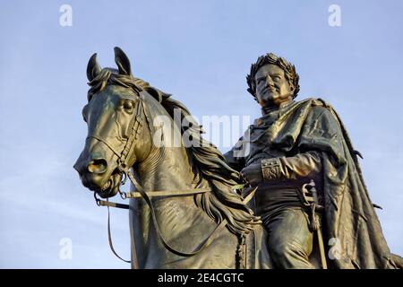 Germania, Turingia, Weimar, monumento, cavallo, cavaliere, cielo, luce notturna Foto Stock