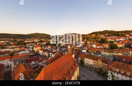 Germania, Turingia, Ilmenau, città, chiesa, montagne, panoramica, fotografia aerea, panorama Foto Stock