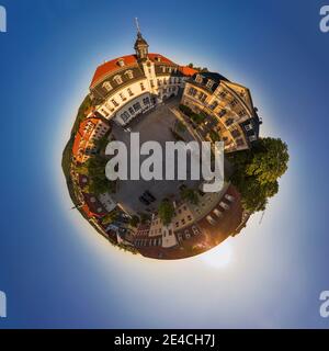 Germania, Turingia, Ilmenau, piazza del mercato, municipio, museo della città di Goethe, ex corte distrettuale, panorama sferico, vista aerea Foto Stock