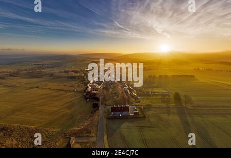 Germania, Turingia, Königsee, Oberhain, alba, montagne, panoramica, vista aerea, retroilluminazione Foto Stock