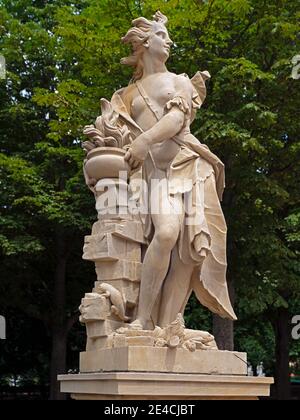 Scultura nel Parco del Castello Bruchsal, Baden-Württemberg, Germania Foto Stock