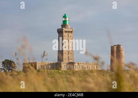 Il faro di Cap Frehel in estate, Bretagna, Francia, Foto Stock