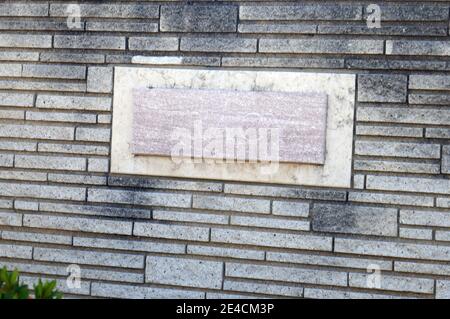 Glendale, California, USA 18 gennaio 2021 UNA visione generale dell'atmosfera dell'attore Spencer Tracy's grave in Garden of Everlasting Peace in Court of Freedom al Forest Lawn Memorial Park il 18 gennaio 2021 a Glendale, California, USA. Foto di Barry King/Alamy Stock foto Foto Stock