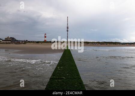 Europa, Germania, bassa Sassonia, Mare del Nord, Isole Frisone Orientali, Parco Nazionale del Mare di Wadden, Borkum, South Beach, Groyne, Faro elettrico, Ristorante Heimliche Liebe Foto Stock