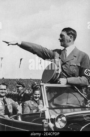 Hitler salutando i giovani su Reichsparteitag 1935 Foto Stock