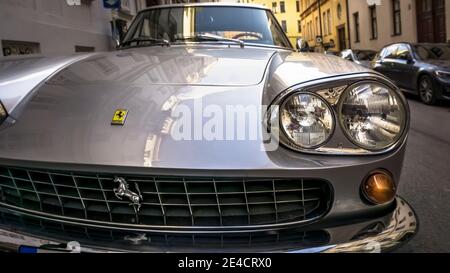 Ferrari 330 GT 2 + 2 (1964–1967) a Monaco. Progettato da Sergio Pininfarina Foto Stock