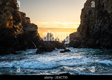 Luce invernale attraverso Keyhole Arch Foto Stock