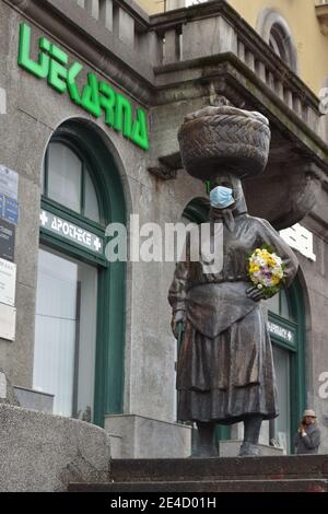 Scena di strada dal mercato Dolac a Zagabria, Croazia Foto Stock