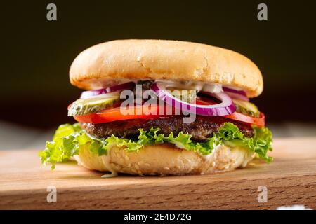 Primo piano su hamburger classico con polpettine di manzo Foto Stock
