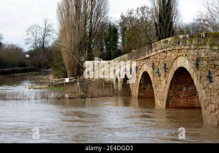 Fiume Avon allagamento al villaggio di Barford, Warwickshire, Inghilterra, Regno Unito. Gennaio 2021. Foto Stock