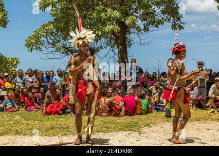 Danza Milamala tradizionale delle Isole Trobriand durante il Festival of Free Love, Kwebwaga, Papua Nuova Guinea Foto Stock