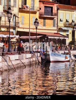 Il vecchio porto. Villefranche sur Mer. Alpes Maritimes. Francia Foto Stock