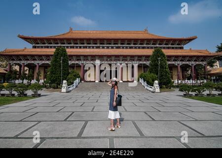 Vista del Centro Memoriale del Buddha gigante di Fo Guang Shan, ingresso al cancello Foto Stock