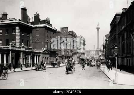 Fotografia d'epoca del XIX secolo: Cavalli e carrelli, carrozze, Whitehall, Londra. Foto Stock