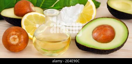 Prodotti cosmetici naturali all'avocado e olio Foto Stock