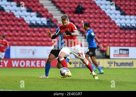 LONDRA, INGHILTERRA. 23 GENNAIO Ronnie Schwartz di Charlton Athletic spara in goal durante la partita Sky Bet League 1 tra Charlton Athletic e Swindon Town alla Valley, Londra sabato 23 gennaio 2021. (Credit: Ivan Yordanov | MI News) Credit: MI News & Sport /Alamy Live News Foto Stock