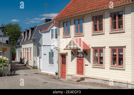 RONNEBY, SVEZIA - 01 AGOSTO 2020: Una delle strade colorate della città. Foto Stock