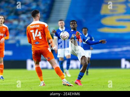 Brighton e Hove, Regno Unito. 23 gennaio 2021. Yves Bissouma di Brighton e Hove Albion durante la quarta partita della fa Cup tra Brighton e Hove Albion e Blackpool, la partita è stata a porte chiuse senza sostenitori a causa dell'attuale blocco governativo della pandemia COVID-19 all'AMEX Stadium di Brighton e Hove, in Inghilterra, il 23 gennaio 2021. Foto di Liam McAvoy. Credit: Prime Media Images/Alamy Live News Foto Stock