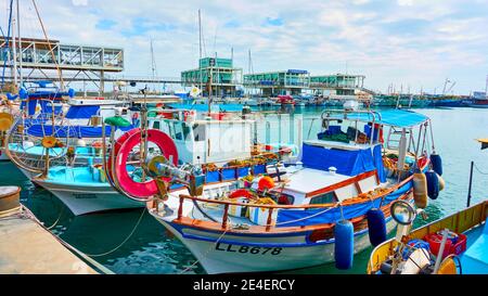 Limassol, Cipro - 23 gennaio 2019: Barche da pesca nel porto di Limassol Foto Stock