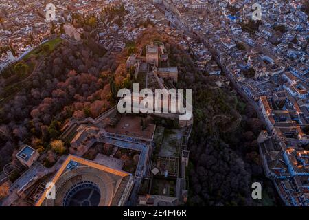 Granada Spagna Dicembre 2020 Vista aerea del Palazzo dell'Alhambra In collina sabikah Viaggi Europa Foto Stock