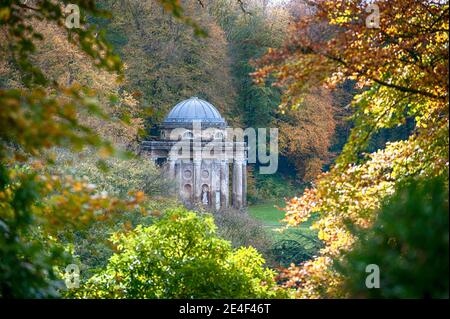 Vista sul Pantheon, Stourhead Foto Stock