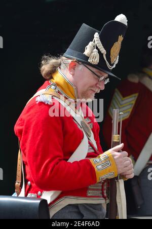 Uomo di fanteria in uniforme napoleonica della fanteria britannica della linea. Foto Stock