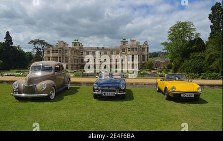 Tre auto classiche in mostra all'Audley End House Foto Stock