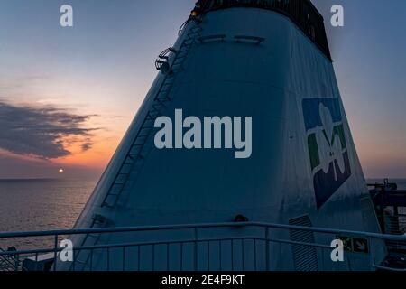 Roscoff, Francia. 14 maggio 2016. Il traghetto Oscar Wilde di Irish Ferries arriva al porto di Roscoff in Francia. Foto Stock