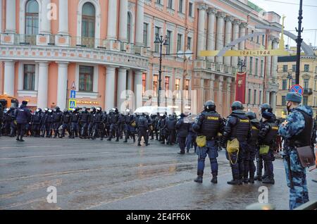 Russia. San Pietroburgo. Gennaio 23.2021.Rally a sostegno di Alexei Navalny.people chiedere il rilascio dell'opposzionista, è stato arrestato dopo ariv Foto Stock