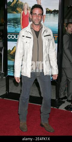 Carlos Ponce arriva per la prima di 'Coppie Retreat' tenuto al Mann's Village Theatre di Los Angeles, CA, USA il 5 ottobre 2009. Foto di Baxter/ABACAPRESS.COM Foto Stock