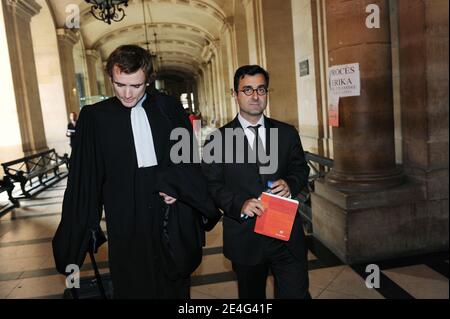 L'ex capo della ricerca dell'EADS Imad Lahoud arriva al tribunale di Parigi durante il processo chiamato "Clearstream Affy", in Francia, il 22 ottobre 2009. L'ex primo ministro francese e ministro degli Esteri Dominique de Villepin è sospettato di orchestrare una fuga nel 2004 di una lista faked di titolari di conti presso la banca Clearstream, che includeva il nome del presidente francese Nicolas Sarkozy. Due dirigenti della compagnia europea di difesa (EADS), ex vice presidente Jean-Louis Gergorin e capo della ricerca Imad Lahoud, sono anche acclamati insieme al giornalista Denis Robert, che ha infranto la storia, e al ragioniere Florian Foto Stock