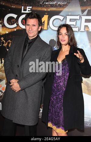 Berenice Bejo arriva per la prima del film di Radu Mihaileanu "le Concert" tenuto presso il Theatre du Chatelet di Parigi, in Francia, il 23 ottobre 2009. Foto di Denis Guignebourg/ABACAPRESS.COM Foto Stock