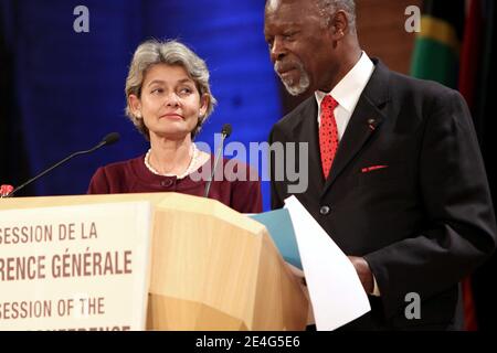 La cerimonia di investitura di Irina Bokova si è svolta il 23 ottobre 2009, ultimo giorno della 35a sessione della Conferenza Generale a Parigi, Francia. Il Direttore Generale eletto ha parlato del "nuovo umanesimo" che intende promuovere. Irina Bokova diventa la prima donna a ricoprire il posto dalla fondazione dell'organizzazione nel 1945. Foto di Stephane Lemouton/ABACAPRESS.COM Foto Stock