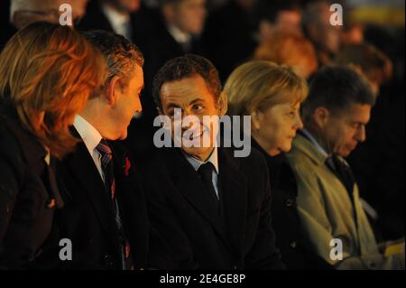 Sarah Brown, primo ministro britannico Gordon Brown, presidente francese Nicolas Sarkozy, cancelliere tedesco Angela Merkel e suo marito Joachim Sauer partecipano alle celebrazioni di fronte alla porta di Brandeburgo, in occasione del ventesimo anniversario della caduta del muro di Berlino a Berlino, in Germania, il 9 novembre 2009. Foto di Elodie Gregoire/ABACAPRESS.COM Foto Stock