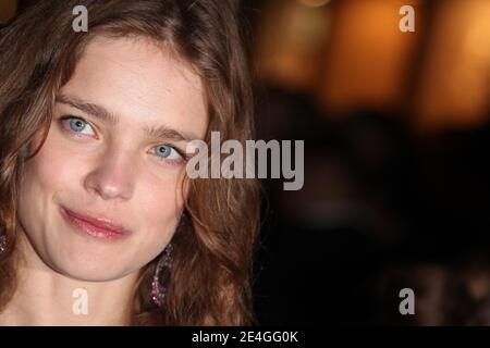 Il modello russo Natalia Vodianova partecipa a uno spettacolo di suoni e luci che presenta le nuove finestre di natale del grande magazzino le Printemps a Parigi, in Francia, il 12 novembre 2009. Foto di Denis Guignebourg/ABACAPRESS.COM Foto Stock