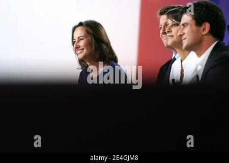 Il socialista francese Segolene Royal affiancato da Vincent Peillon, Najat Vallaud-Belkacem e Manuel Valls visita 'le Grand Journal' trasmesso sul canale Canal Plus a Parigi, in Francia, il 18 novembre 2008. Foto di Stephane Lemouton/ABACAPRESS.COM Foto Stock