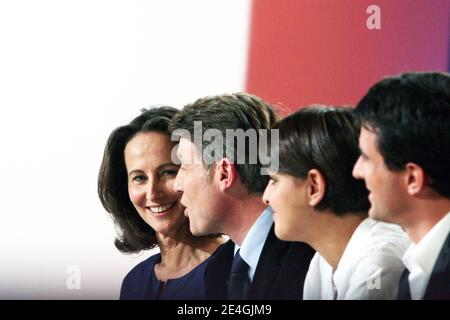 Il socialista francese Segolene Royal affiancato da Vincent Peillon, Najat Vallaud-Belkacem e Manuel Valls visita 'le Grand Journal' trasmesso sul canale Canal Plus a Parigi, in Francia, il 18 novembre 2008. Foto di Stephane Lemouton/ABACAPRESS.COM Foto Stock
