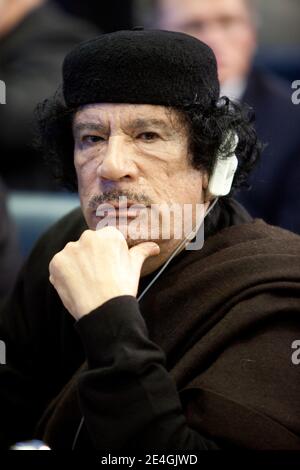 Il leader libiano Moammar Gadhafi partecipa al vertice sulla sicurezza alimentare dell'Organizzazione delle Nazioni Unite per l'alimentazione e l'Agricoltura (FAO), tenutosi a Roma il 16 novembre 2009. Foto di ABACAPRESS.COM Foto Stock