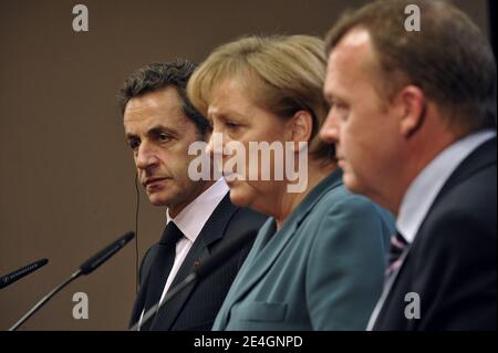 Il presidente francese Nicolas Sarkozy, il cancelliere tedesco Angela Merkel e il primo ministro danese Lars Loekke Rasmussen hanno illustrato una conferenza stampa durante il vertice dell'Unione europea presso la sede centrale dell'UE a Bruxelles, Belgio, il 19 novembre 2009. Foto di Elodie Gregoire/ABACAPRESS.COM Foto Stock