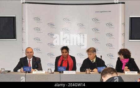 La giornalista Loubna al-Hussein, scrivente del '40 coups De fouet pour un Pantalon' tiene una conferenza stampa al CAPO di Parigi, in Francia, il 25 novembre 2009. Foto di Giancarlo Gorassini/ABACAPRESS.COM Foto Stock